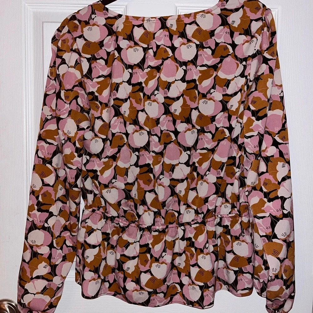 Nine West Pink and Brown Floral Peplum Style Blouse Large - Picture 3 of 3